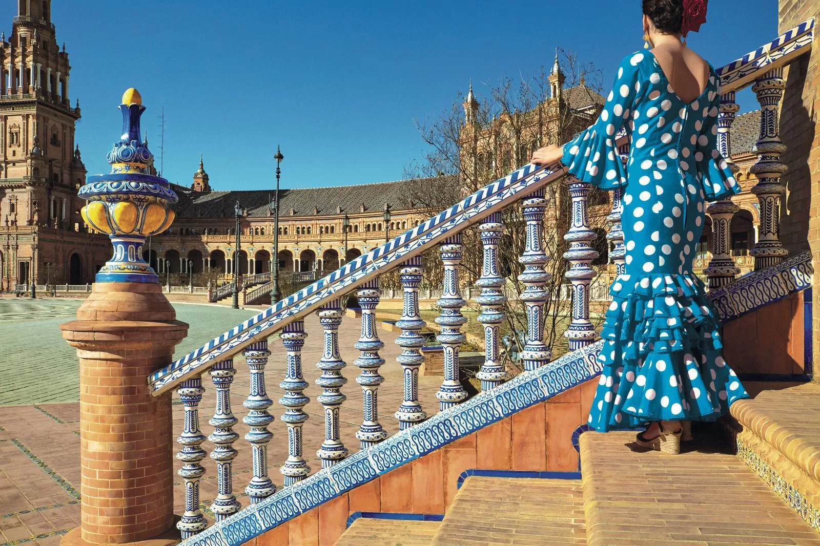 Севильские серии передают колорит, рожденный из сплава нескольких керамических традиций