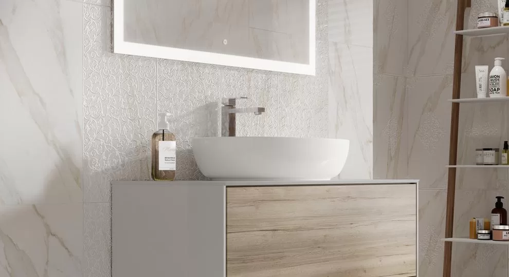 Также на фото: раковина Plaza накладная, 60 см.; тумба Plaza Modern подвесная, 80см.; смеситель Futura