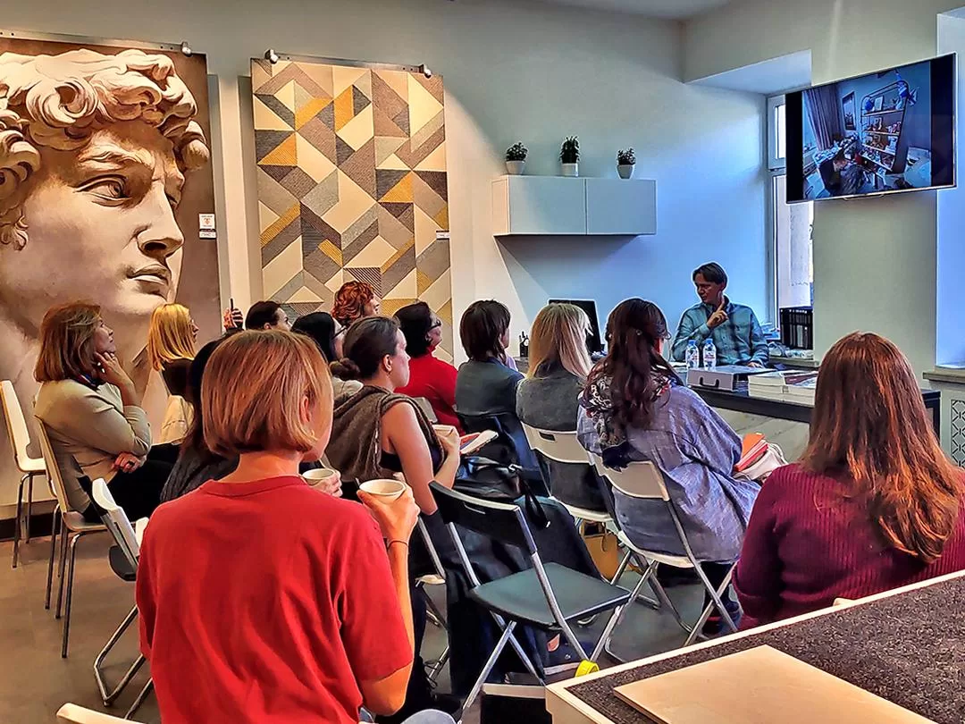 Интерьерный фотограф Иван Сорокин на бизнес-завтраке для дизайнеров Санкт-Петербурга.