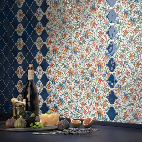 Мозаика «Арабески», полотно 26х30; декоративные вставки «Тоскана» 6,5х6,5